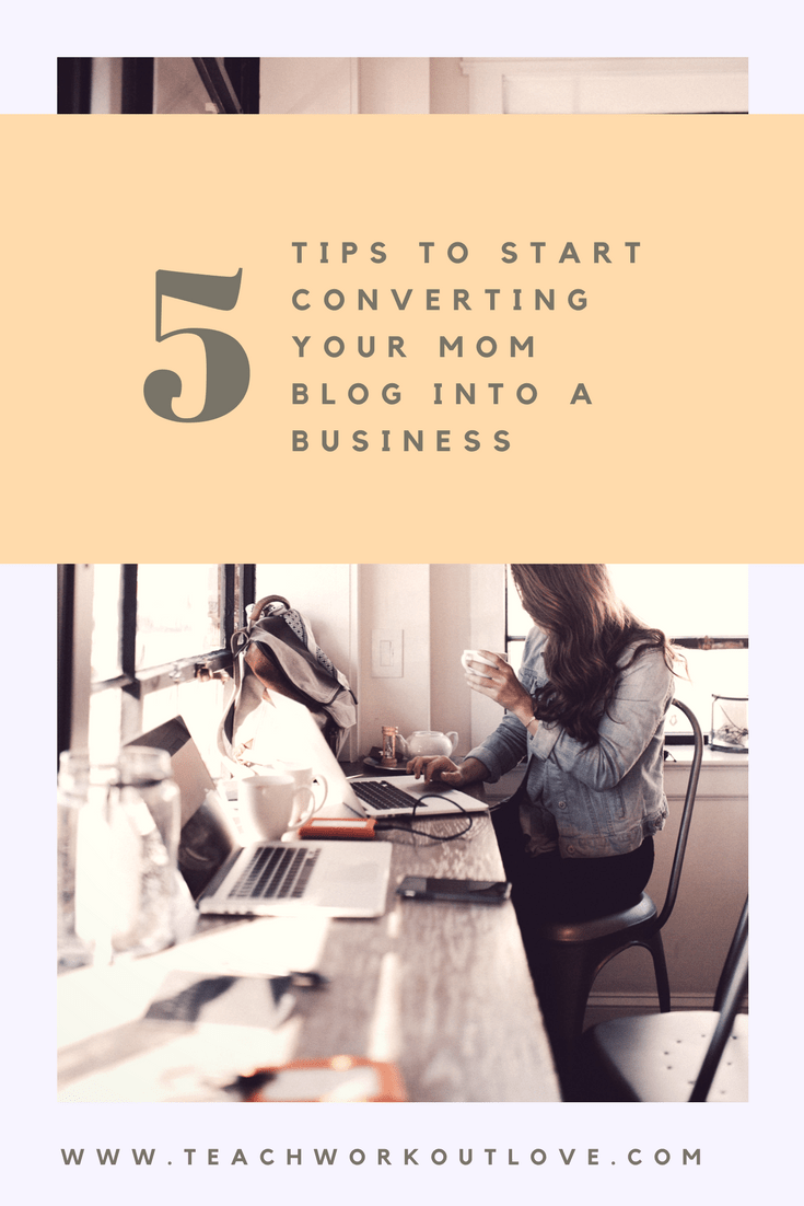 mom-in-coffeeshop-on-laptop-sipping-coffee-teachworkoutlove.com