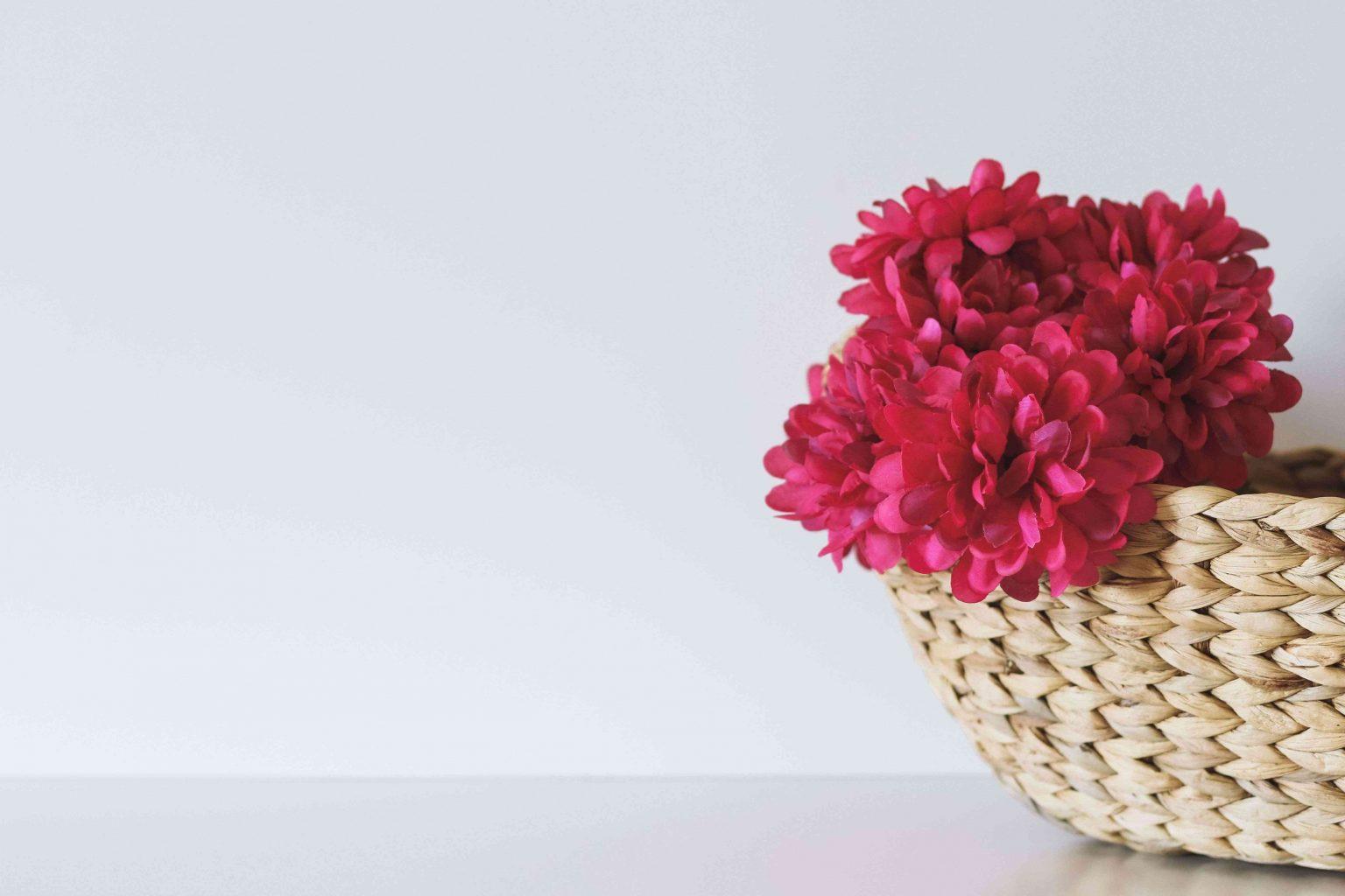 basket-with-flowers-to-brighten-up-home-teachworkoutlove.com