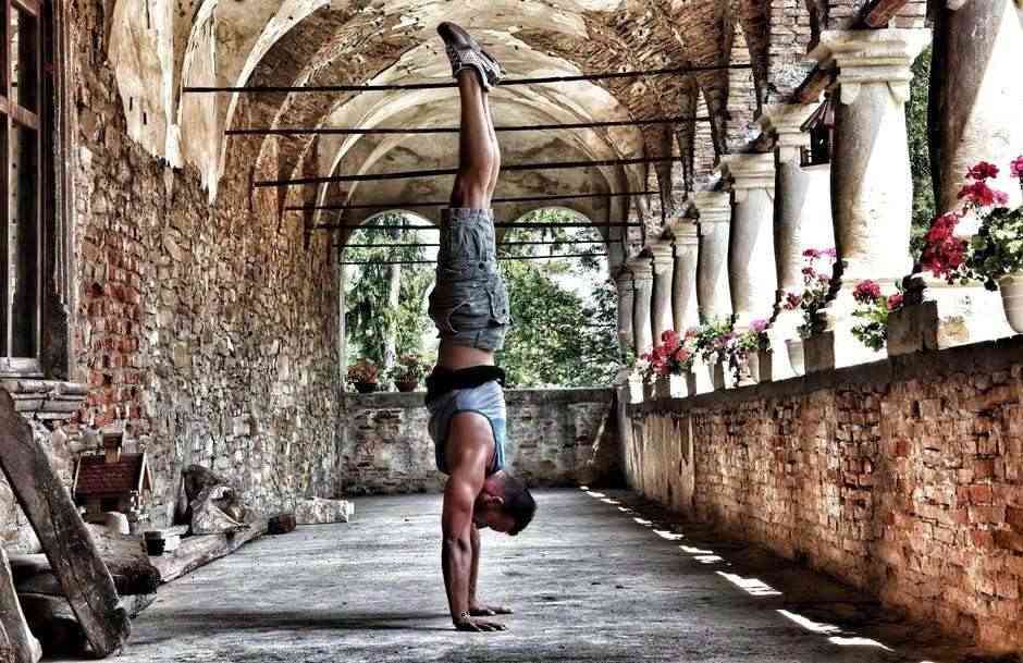 fitness-goals-for-families-dad-doing-yoga-teachworkoutlove.com