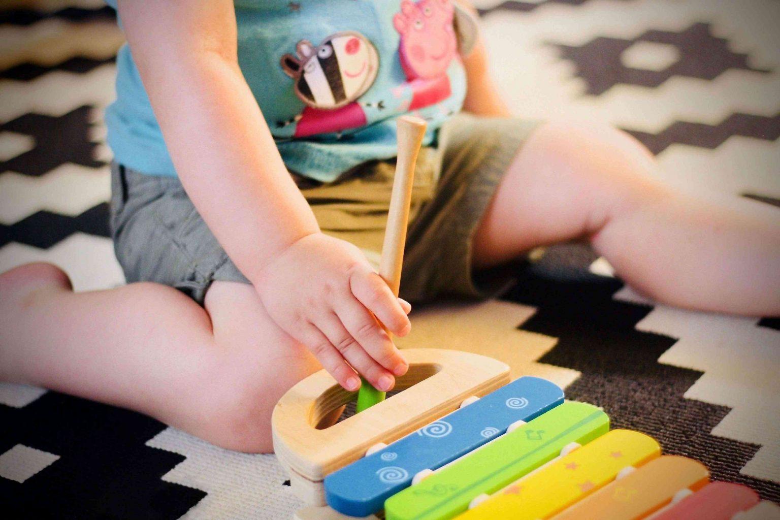 germs-on-baby-toys-in-baby's-room