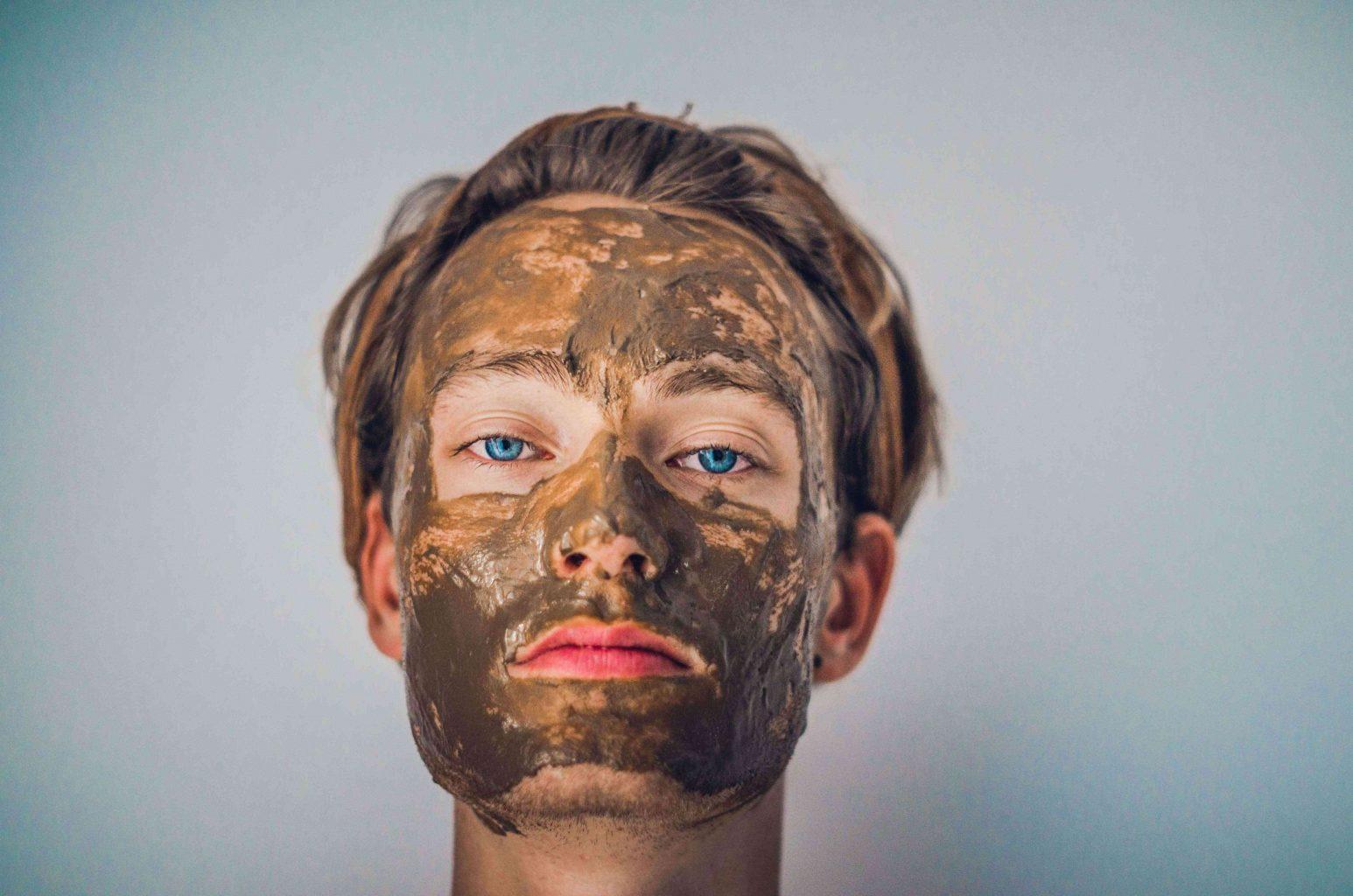 woman-with-oatmeal-face-mask-for-skin-tightening