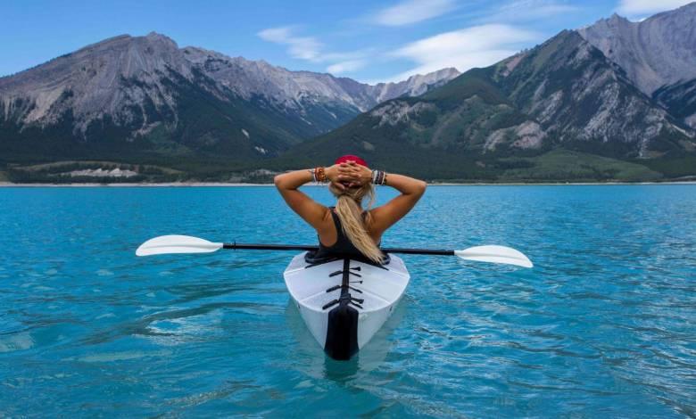 maximize-your-fitness-workouts-kayaking-in-lake