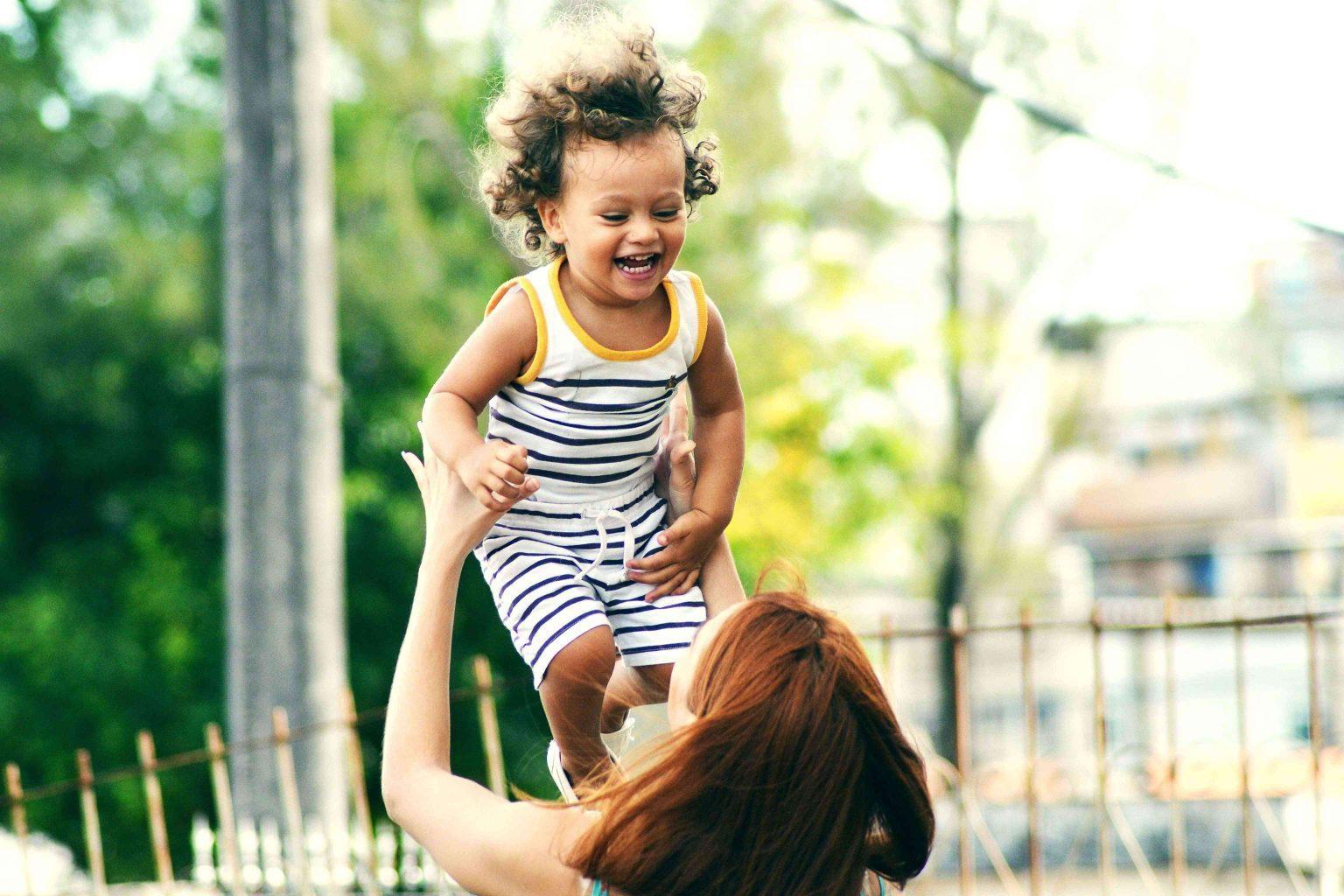 mom-and-baby-connection-through-play