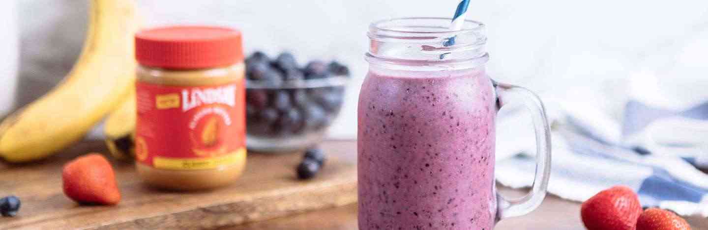 almond-butter-berry-smoothie-recipe