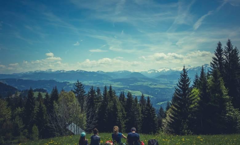 Traveling With Kids: 8 Quick Tips for Keeping Kids Happy While on Board