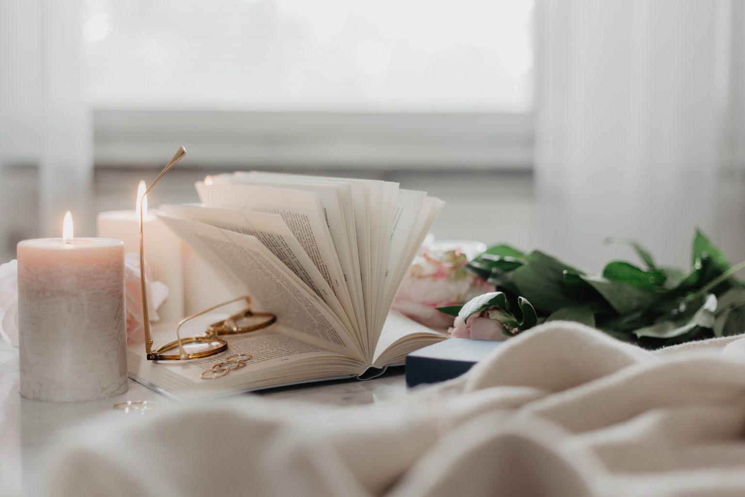 relaxing-candles-in-hotel-room