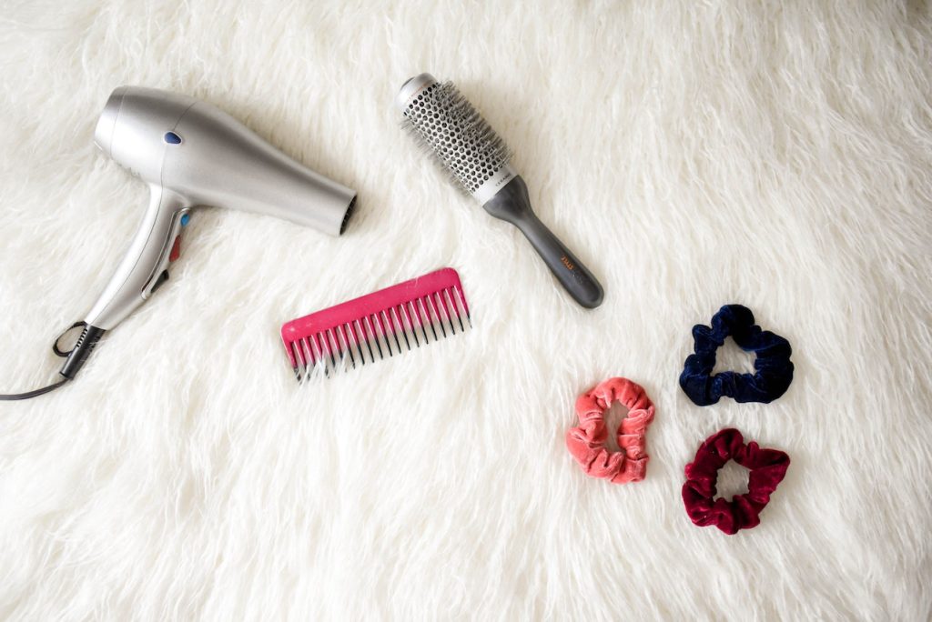 5 Tips for Cleaning Up Hair on the Bathroom Floor