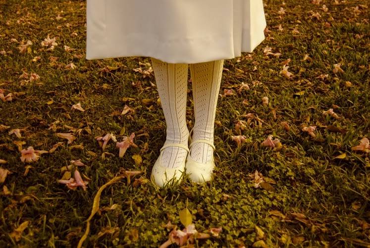 a girl shoes match with white dress code on first communion