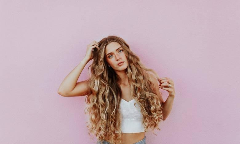 7 Easy Ways to Combat Postpartum Hair Loss