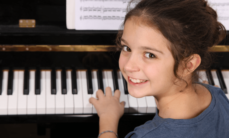 About Kids’ Piano Lessons and Why Enroll Your Child in One