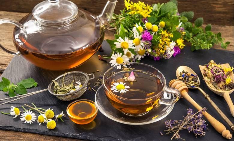8 Herbal Teas for Lactating Mothers