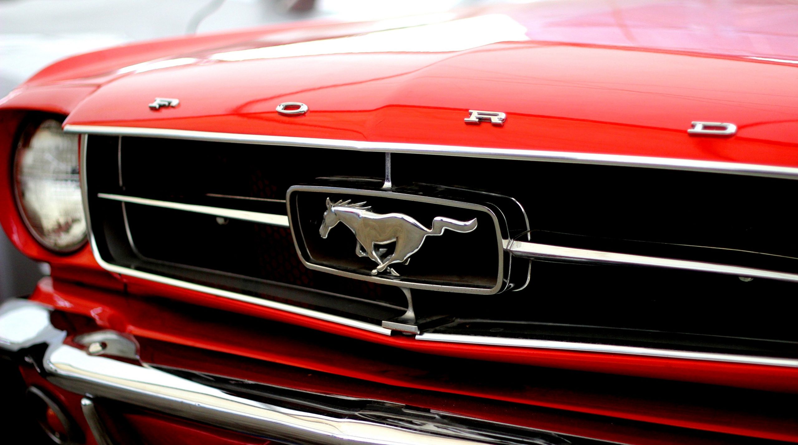 Red Ford Mustang - TWL
